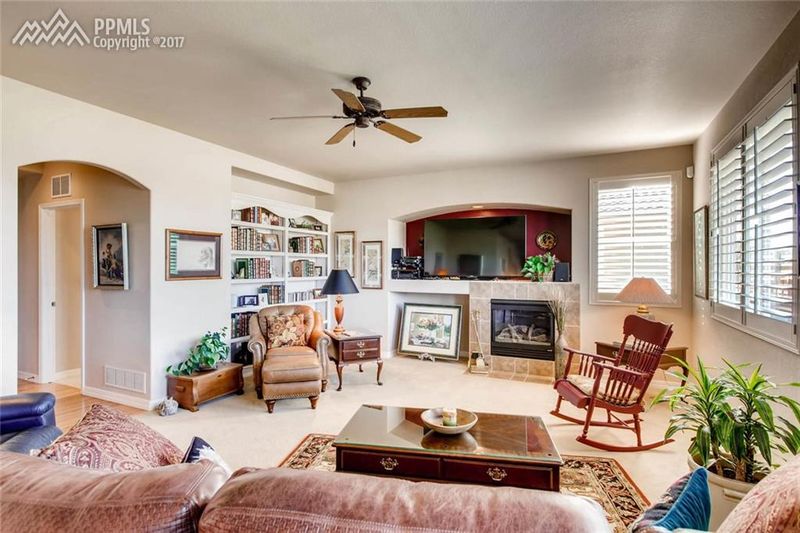686 Saber Creek Dr, Monument, CO 80132