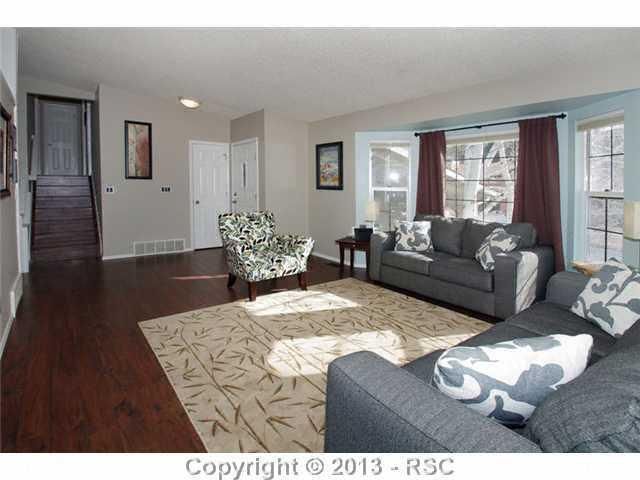 6860 Oak Valley Dr, Colorado Springs, CO 80919