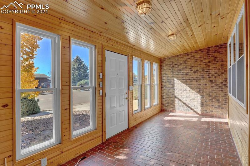 6860 Omaha Blvd, Colorado Springs, CO 80915