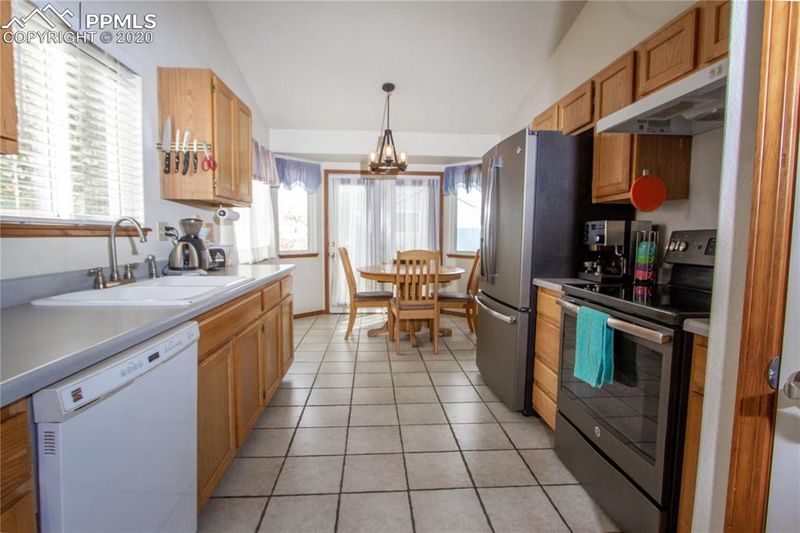 6865 Bear Tooth Dr, Colorado Springs, CO 80923