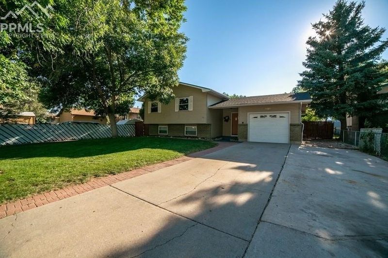 6870 Arctic Pl, Colorado Springs, CO 80911