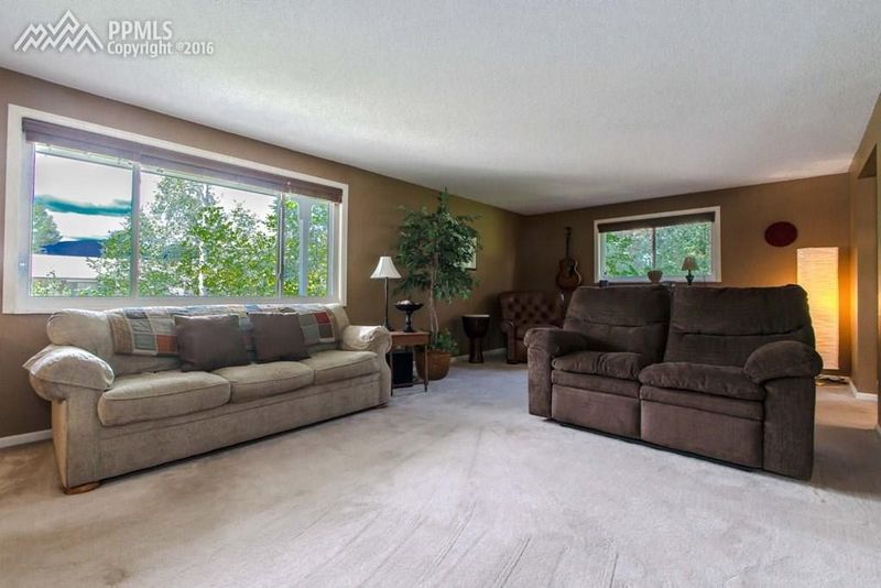 6873 Prince Dr, Colorado Springs, CO 80918