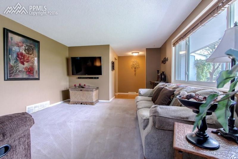 6873 Prince Dr, Colorado Springs, CO 80918
