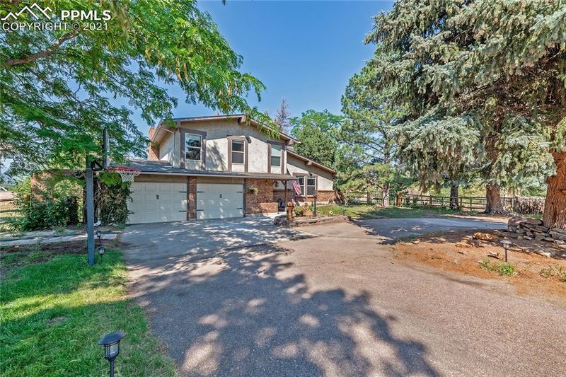 6878 Grapewood Cir, Colorado Springs, CO 80918
