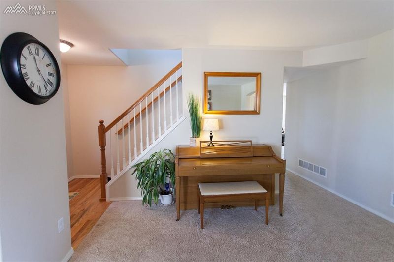 6887 Prairie Wind Dr, Colorado Springs, CO 80923