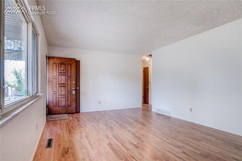 689 Bridger Dr, Colorado Springs, CO 80909