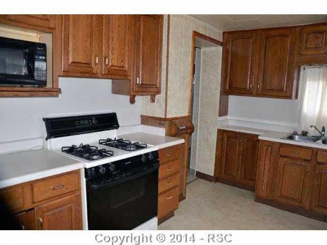 690 6th St, Penrose, CO 81240