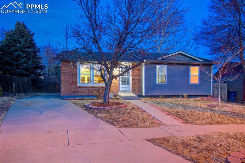 6902 Noble St, Colorado Springs, CO 80915