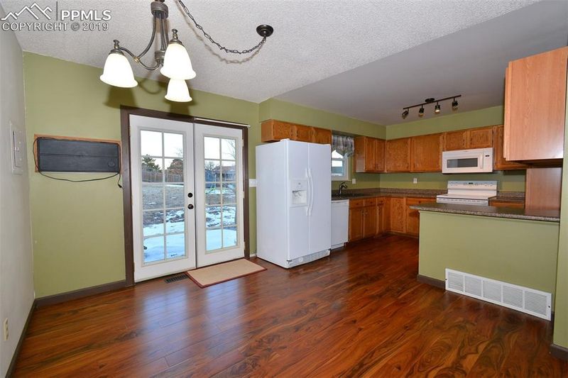 6902 Noble St, Colorado Springs, CO 80915