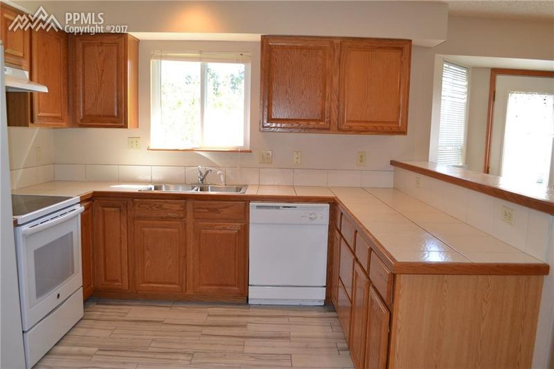 6913 Cloud Dancer Dr, Colorado Springs, CO 80923