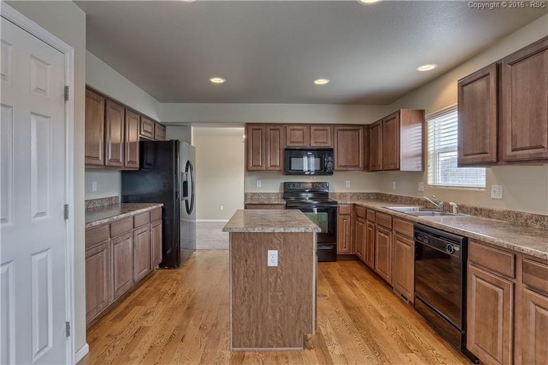 6913 Dusty Miller Way, Colorado Springs, CO 80908
