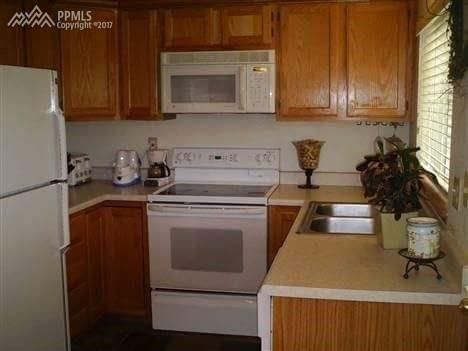6920 Bear Tooth Dr, Colorado Springs, CO 80923