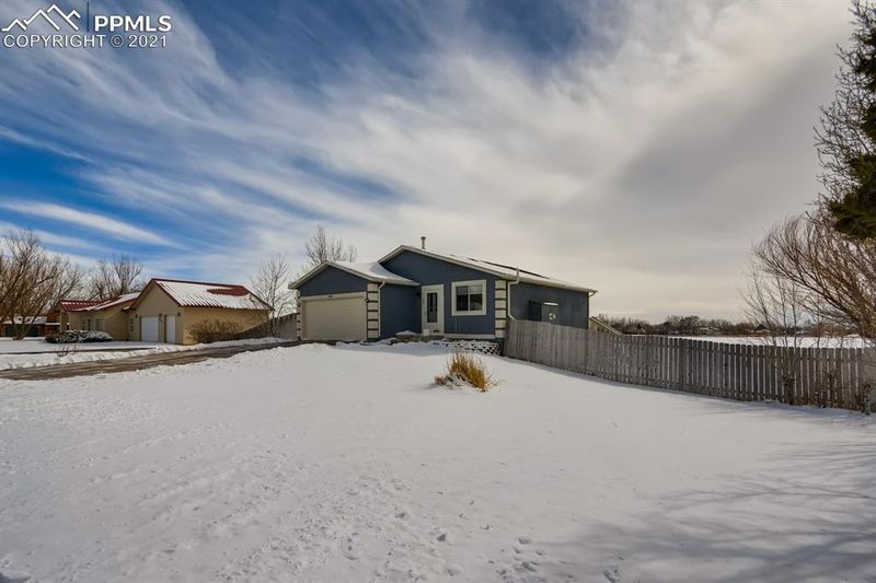 6920 Weeping Willow Dr, Colorado Springs, CO 80925