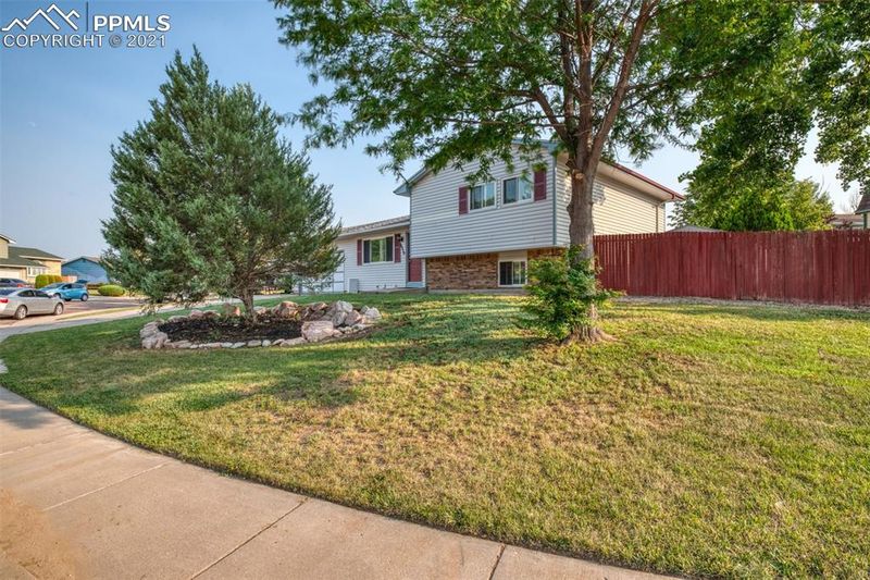 6930 Sugar Creek Cir, Colorado Springs, CO 80911