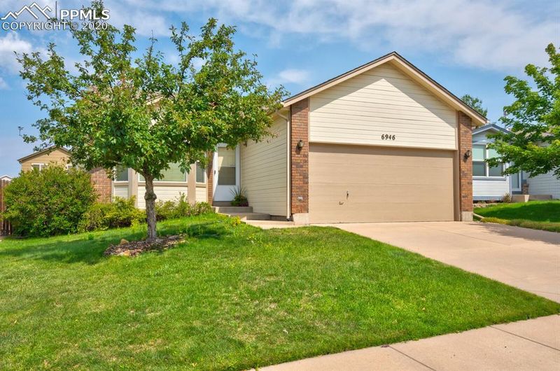 6946 Grand Prairie Dr, Colorado Springs, CO 80923