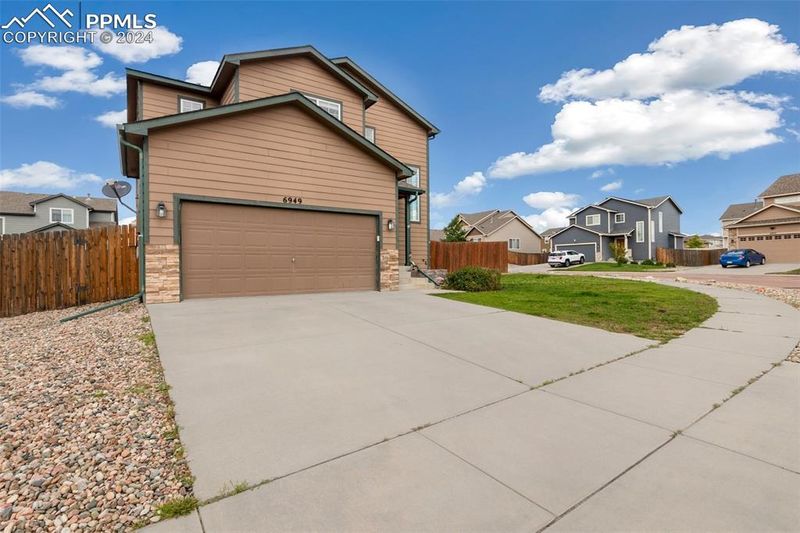 6949 Red Cardinal Loop, Colorado Springs, CO 80908