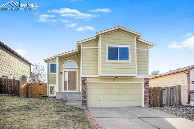 6970 Bear Tooth Dr, Colorado Springs, CO 80923