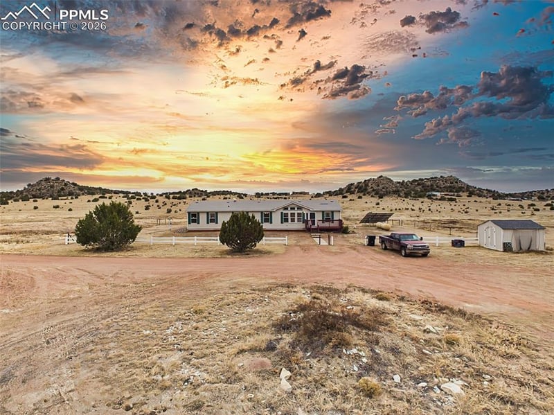 699 Cedar Hills Rd, Penrose, CO 81240