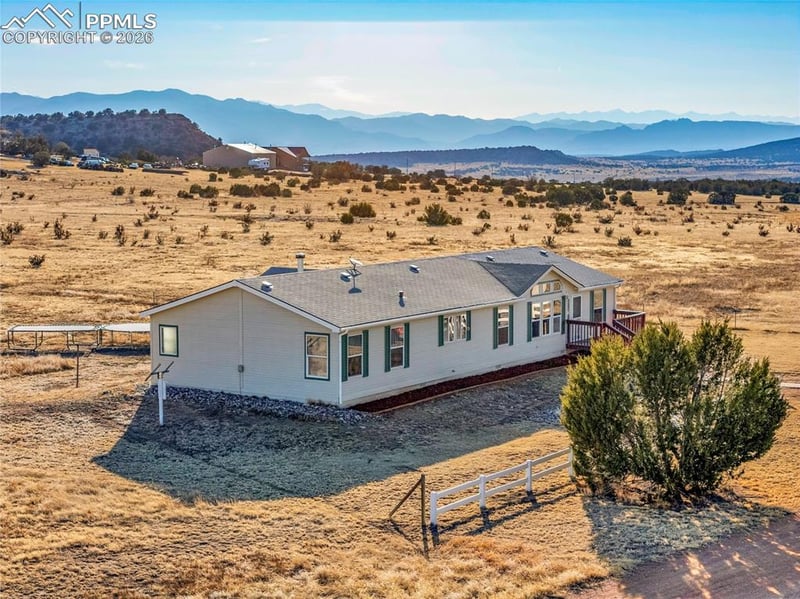 699 Cedar Hills Rd, Penrose, CO 81240
