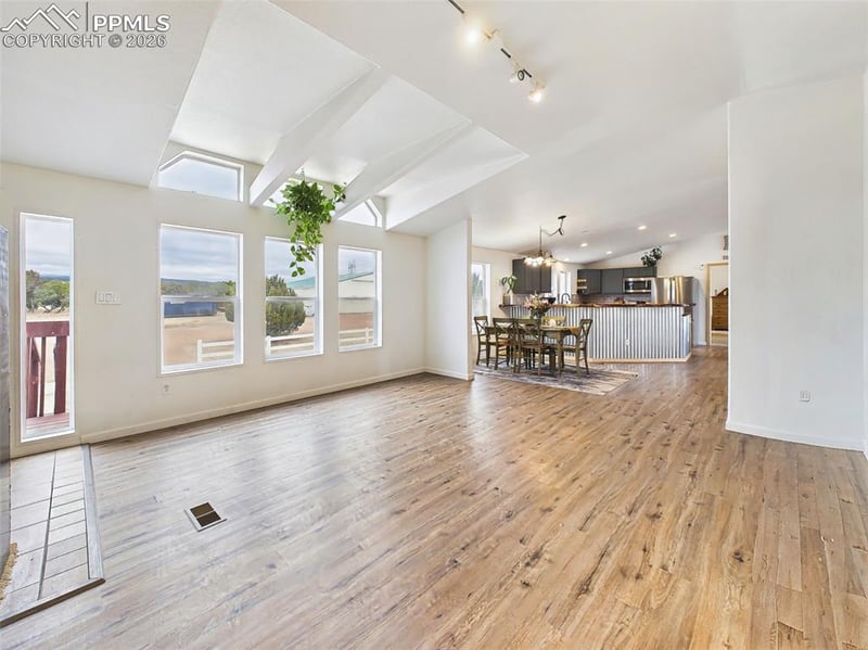 699 Cedar Hills Rd, Penrose, CO 81240