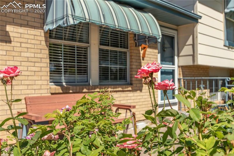 7 Archway Ln, Pueblo, CO 81005