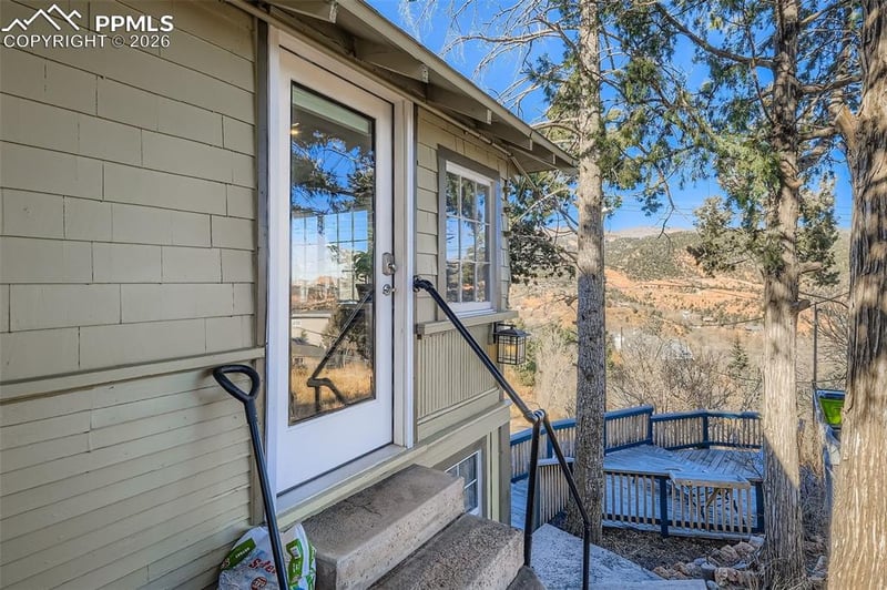 7 Delaware Rd, Manitou Springs, CO 80829