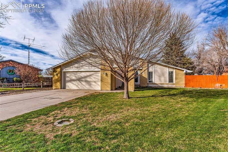 7 Kingsbridge Pl, Pueblo, CO 81001
