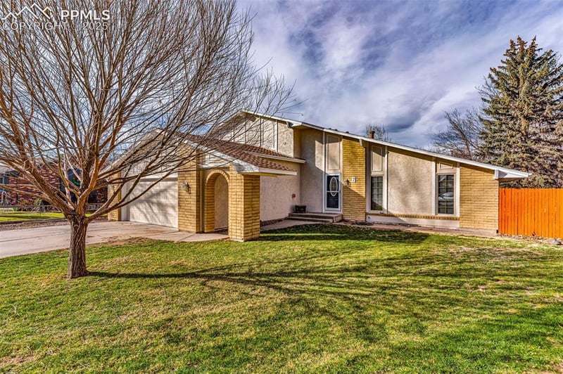 7 Kingsbridge Pl, Pueblo, CO 81001