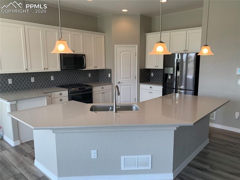 7002 Mustang Rim Dr, Colorado Springs, CO 80923
