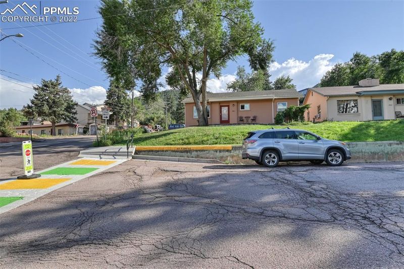 701 Prospect Pl, Manitou Springs, CO 80829