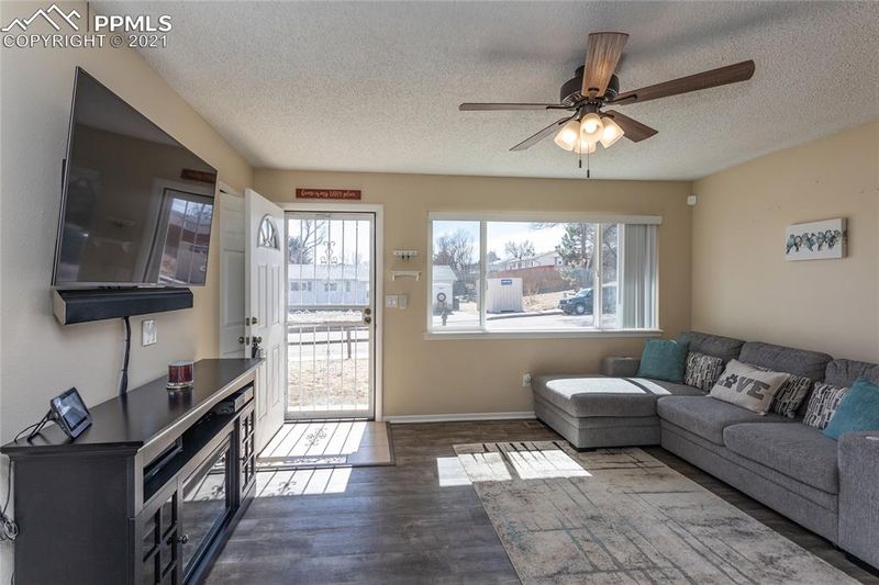 7030 Mescalero Dr, Colorado Springs, CO 80915