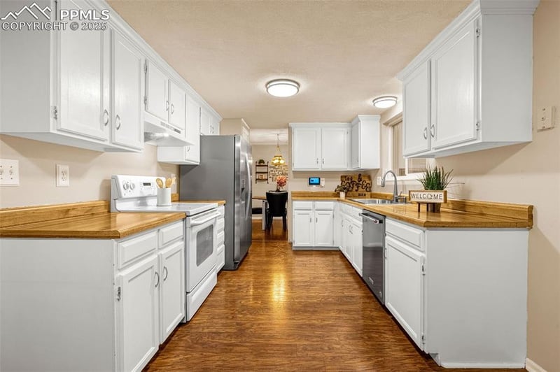 704 Saddlemountain Rd, Colorado Springs, CO 80919