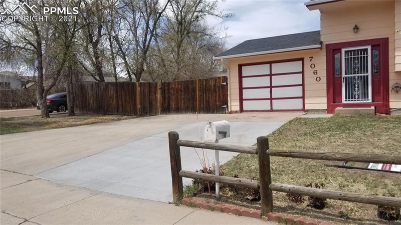 7060 Chippewa Rd, Colorado Springs, CO 80915