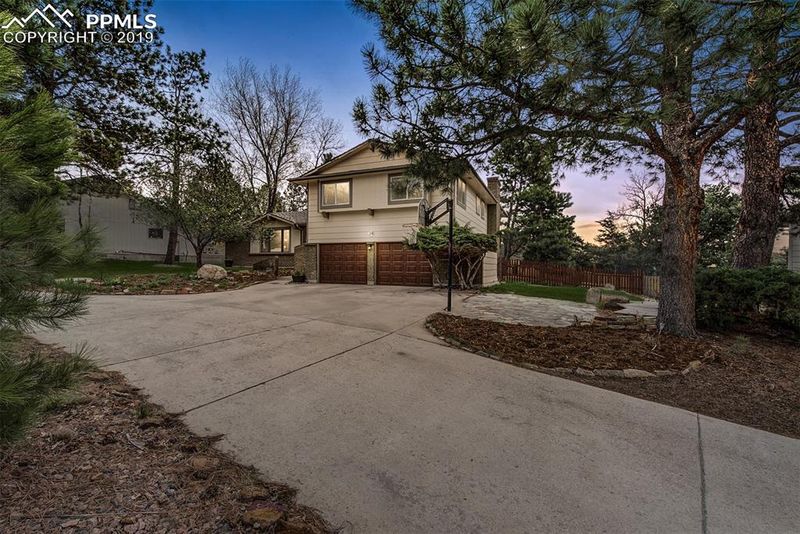 7065 Pebble Way, Colorado Springs, CO 80919