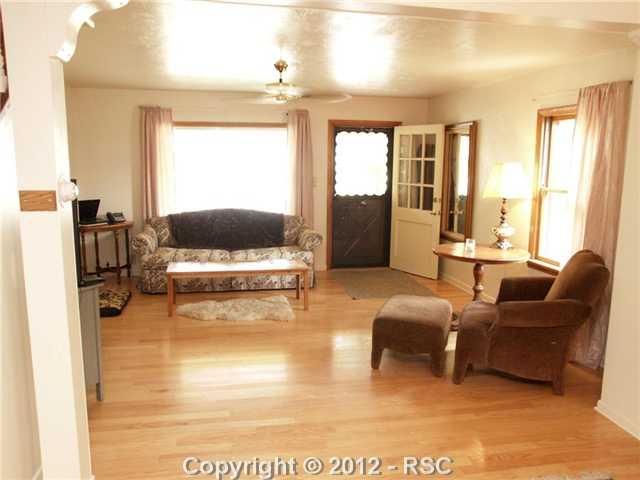 708 Bonfoy Ave, Colorado Springs, CO 80909