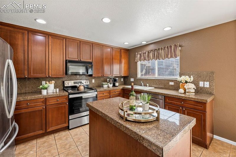 7083 Creekfront Dr, Fountain, CO 80817