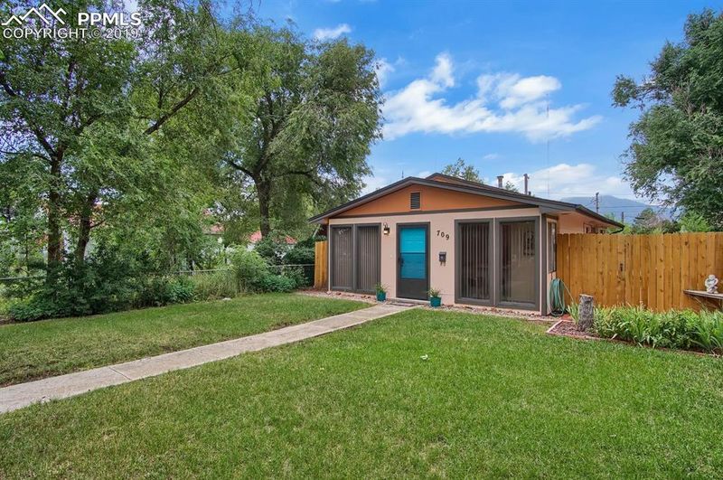 709 W Cucharras St, Colorado Springs, CO 80905