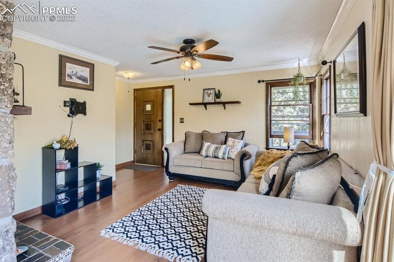 7095 Iona Ave, Green Mountain Falls, CO 80819