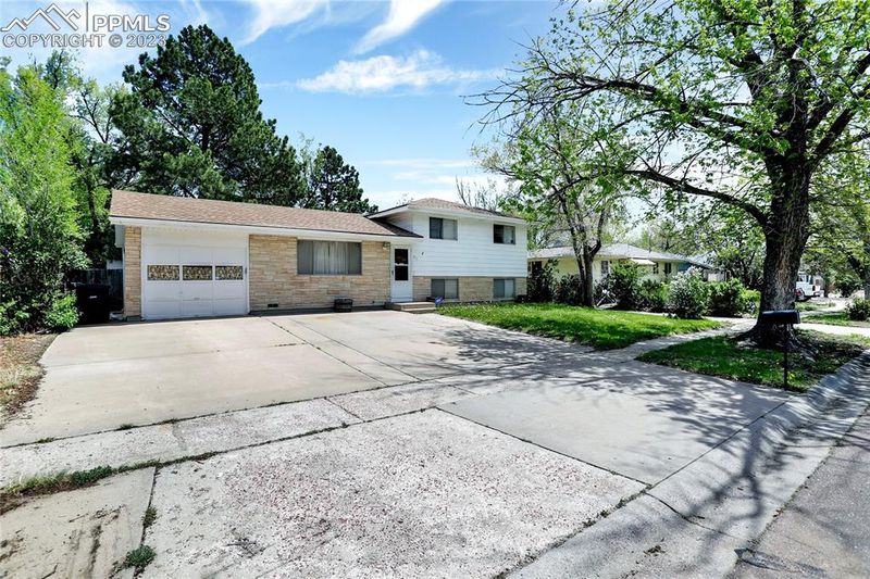 711 Holmes Dr, Colorado Springs, CO 80909
