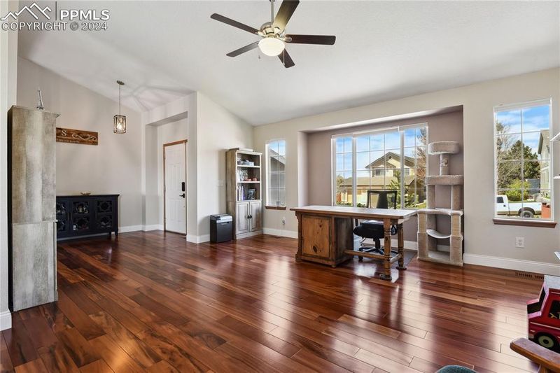 7113 Hillbeck Dr, Colorado Springs, CO 80922
