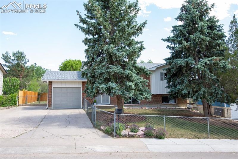 712 Raemar Dr, Colorado Springs, CO 80911