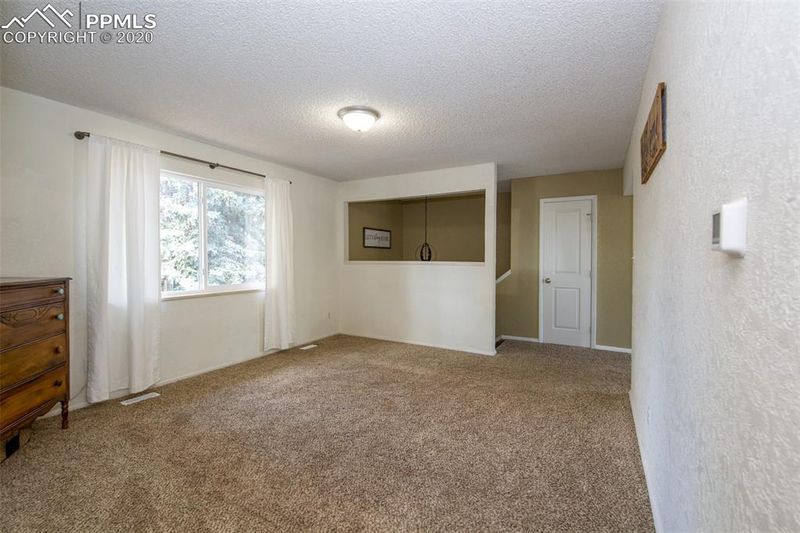 712 Raemar Dr, Colorado Springs, CO 80911