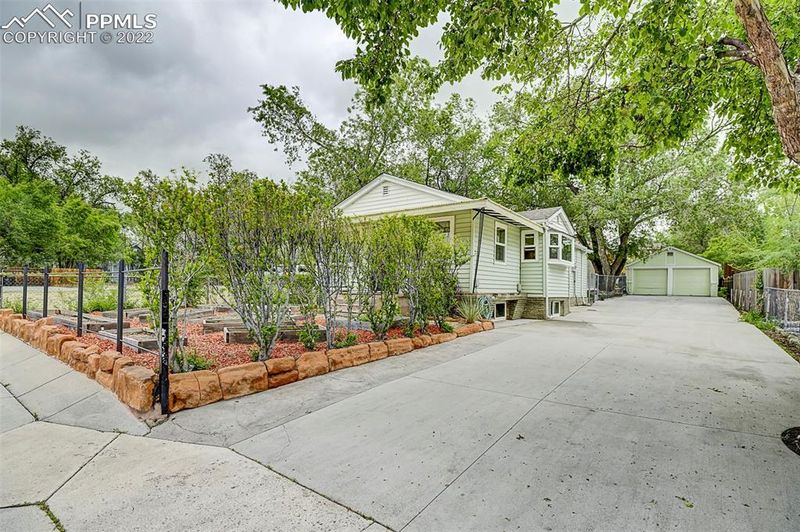 717 Bennett Ave, Colorado Springs, CO 80909