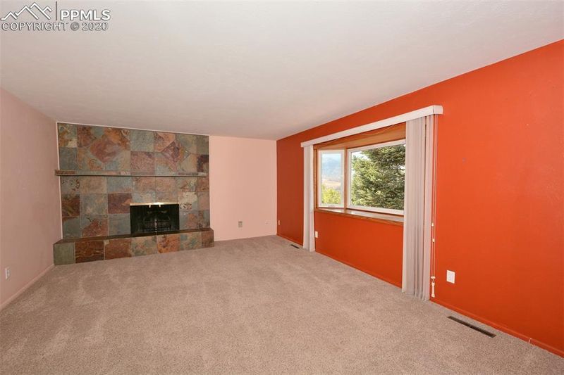 718 Crown Ridge Dr, Colorado Springs, CO 80904