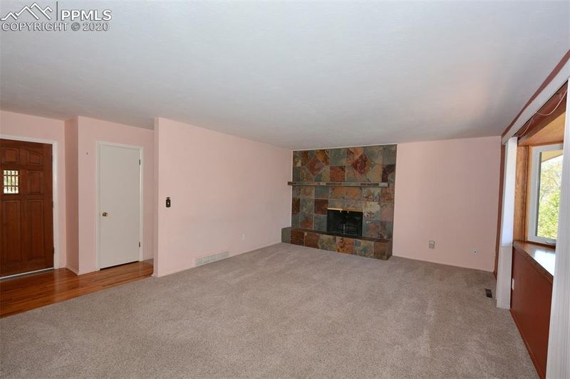 718 Crown Ridge Dr, Colorado Springs, CO 80904