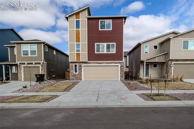 722 Grissom Dr, Colorado Springs, CO 80915