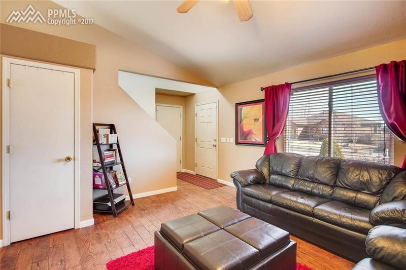 7220 Amberly Dr, Colorado Springs, CO 80923