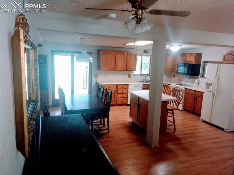 723 Paradise Ln, Colorado Springs, CO 80904