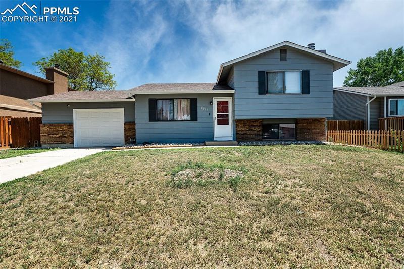 7235 Red Cloud St, Colorado Springs, CO 80911