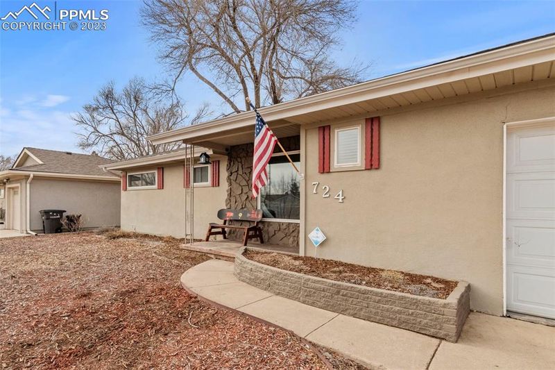 724 Hackberry Dr, Colorado Springs, CO 80911